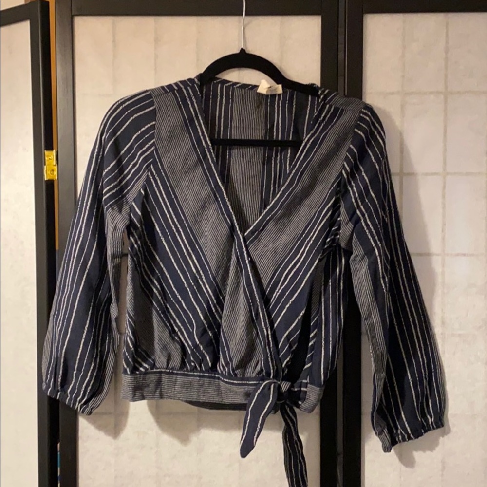 Crop top, side tie shirt